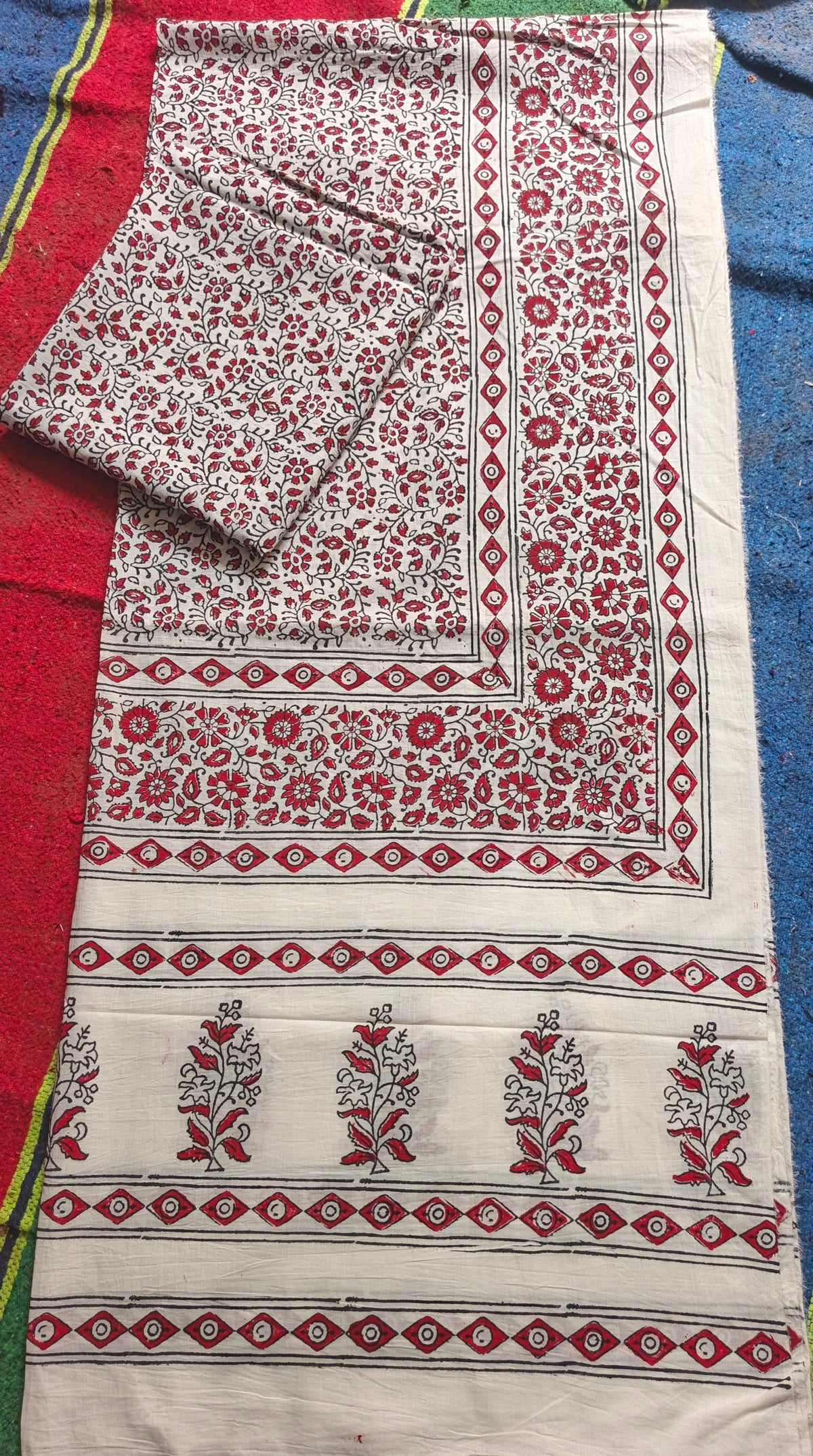 Nadii wall red all over